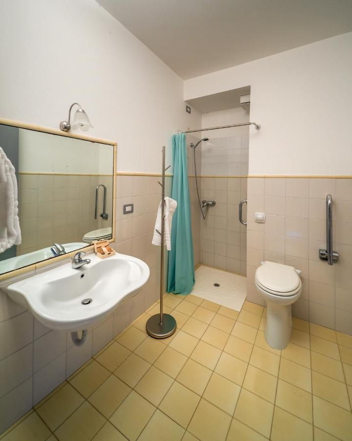 Recchi Franceschini Bike Hotel Last - Minute - Availability Montalto delle Marche Exteriör bild